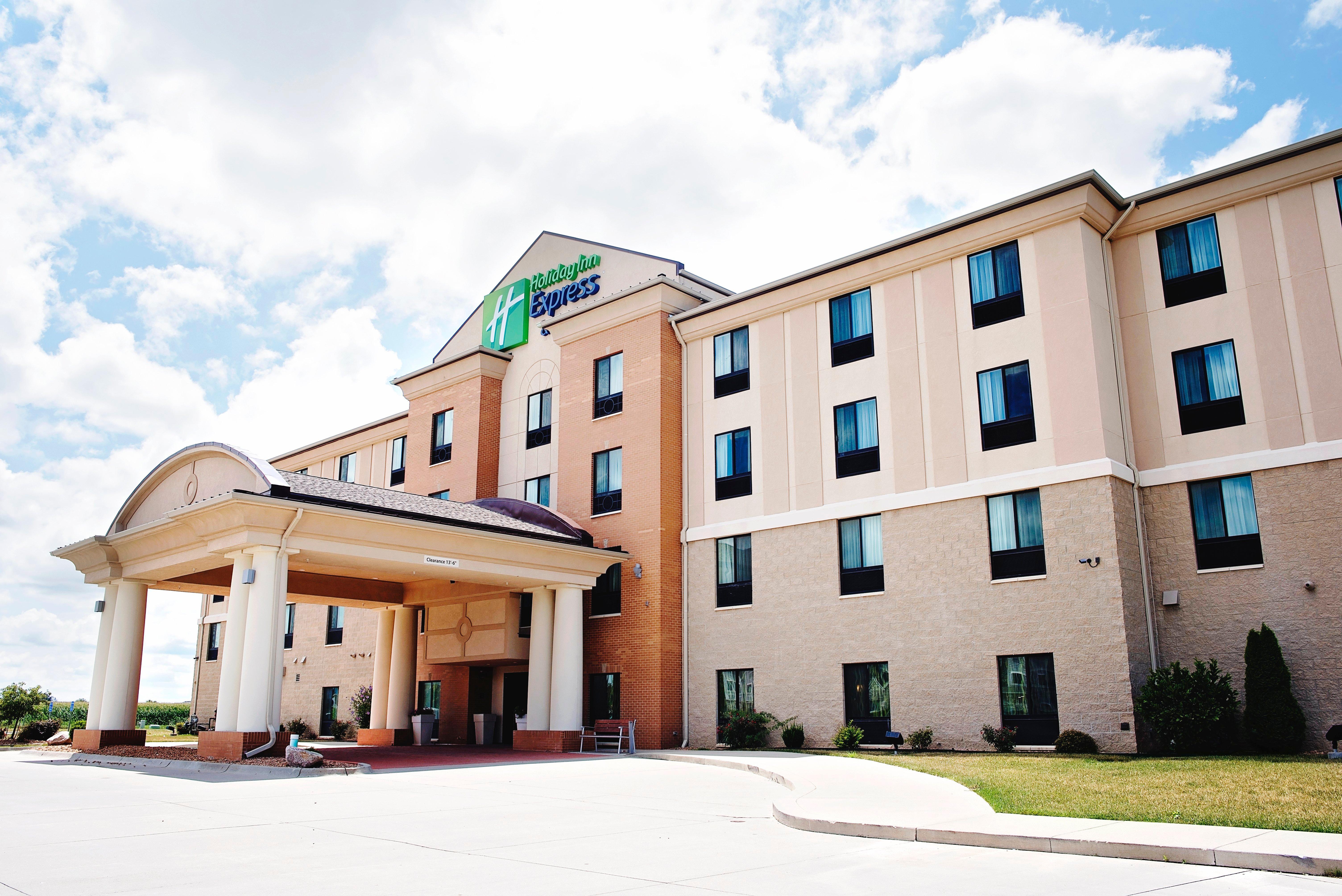 Holiday Inn Express And Suites Urbandale Des Moines, An Ihg Hotel Zewnętrze zdjęcie