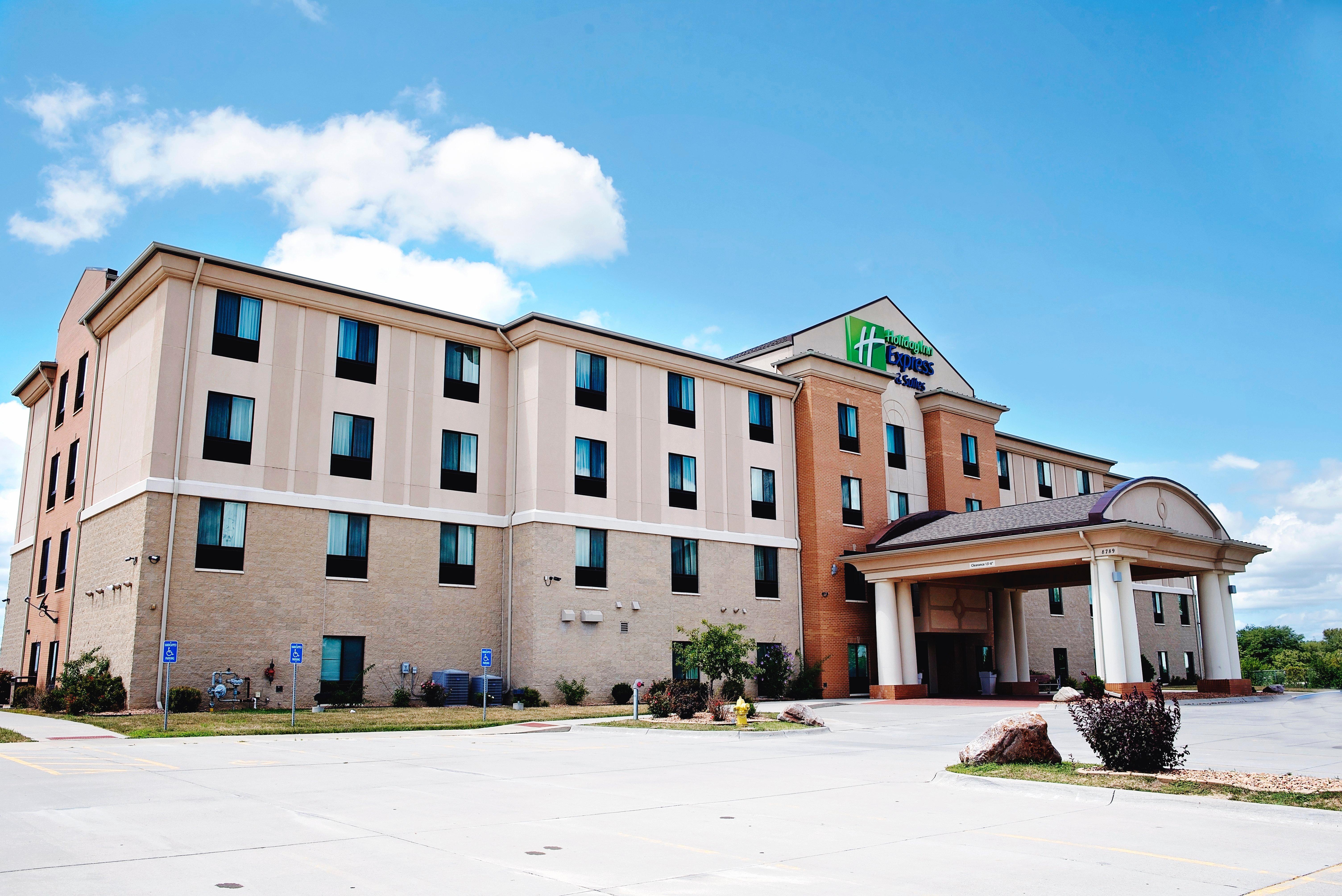 Holiday Inn Express And Suites Urbandale Des Moines, An Ihg Hotel Zewnętrze zdjęcie