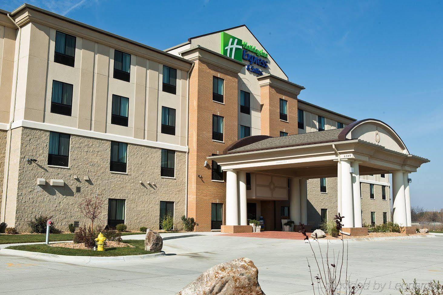 Holiday Inn Express And Suites Urbandale Des Moines, An Ihg Hotel Zewnętrze zdjęcie